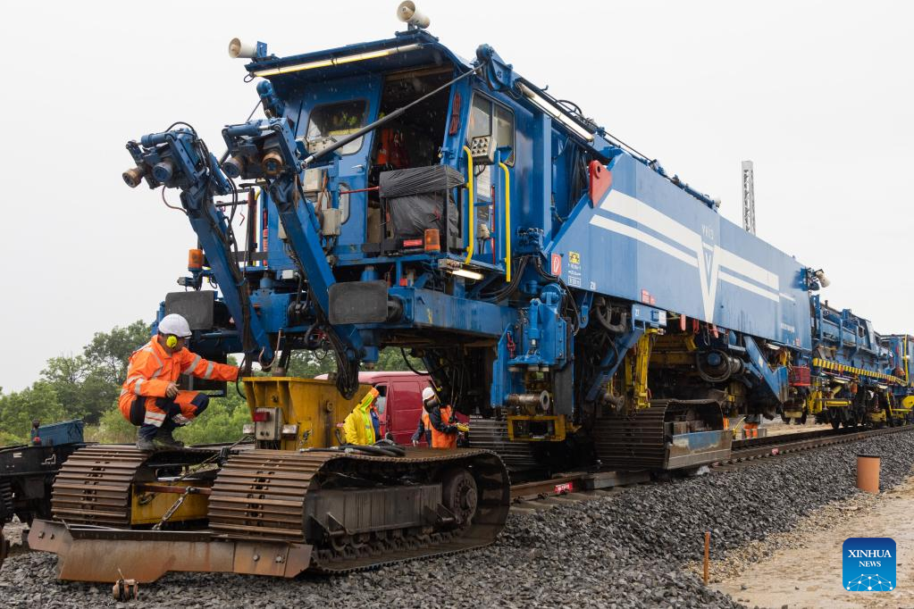 Track laying starts on Chinesebuilt Hungarian section of Budapest
